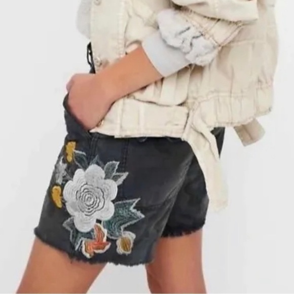🍄HP🍄Free People Scout camo shorts - Picture 1 of 5
